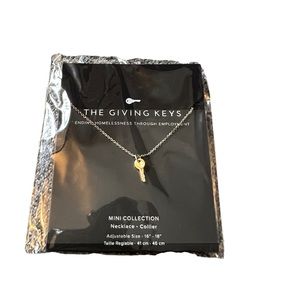 The Giving Keys mini collection necklace New “Believe”